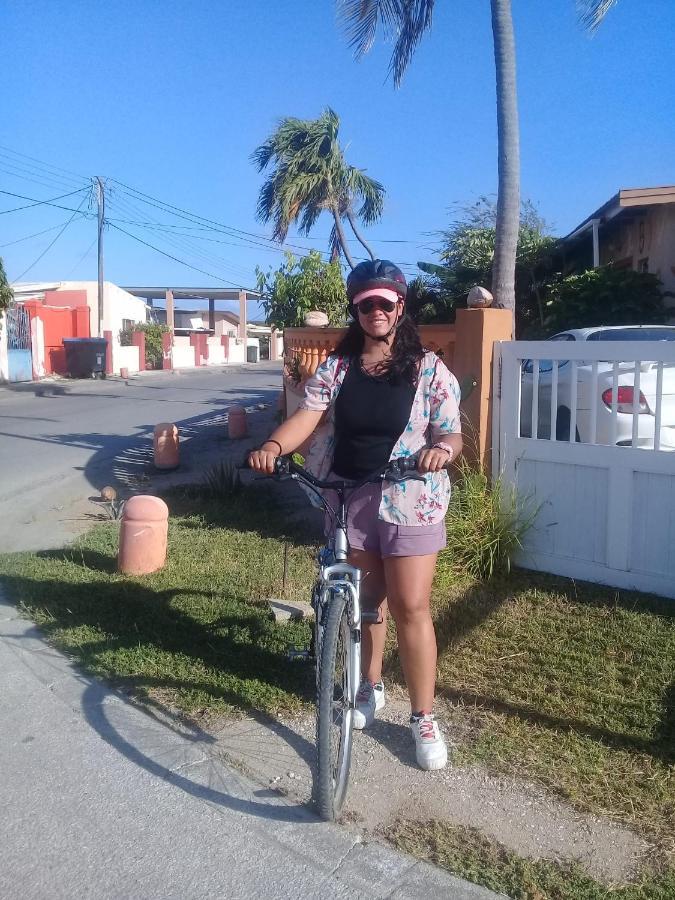Aruba Backpackers Apartment Oranjestad Bagian luar foto